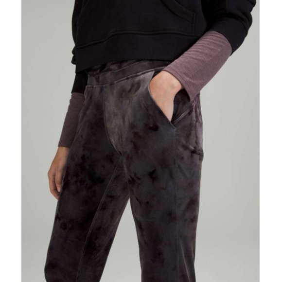 LIKE NEW! Lululemon Ready to Crush High-Rise Jogger Crop - Picture 1 of 16